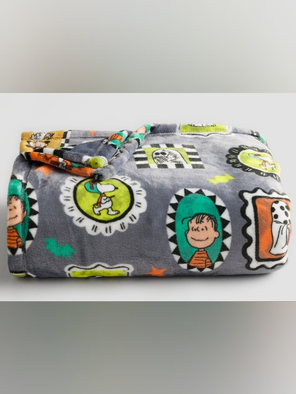Peanuts Plush Halloween Throw Blanket